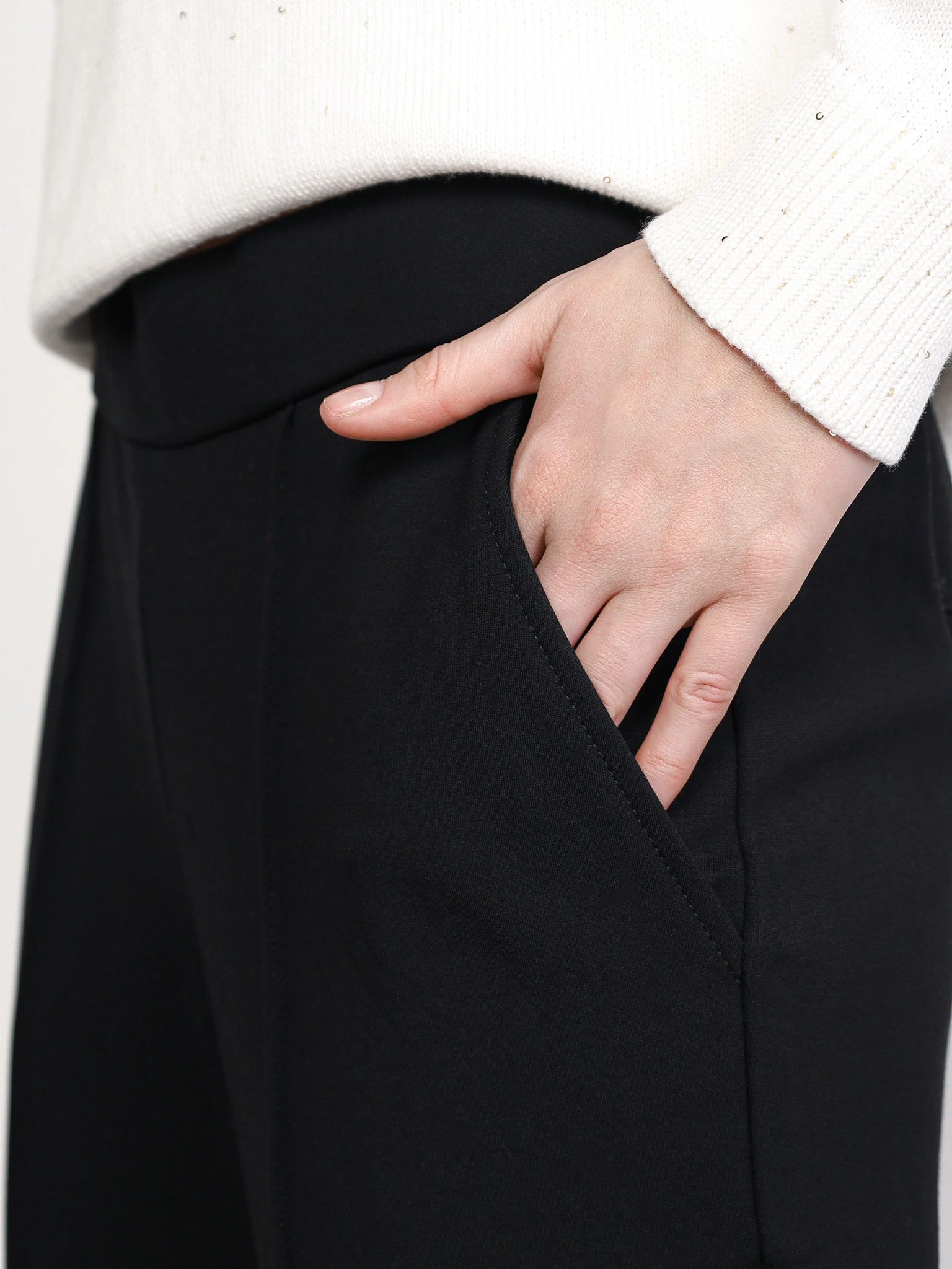 Брюки черного цвета из смесовой вискозы